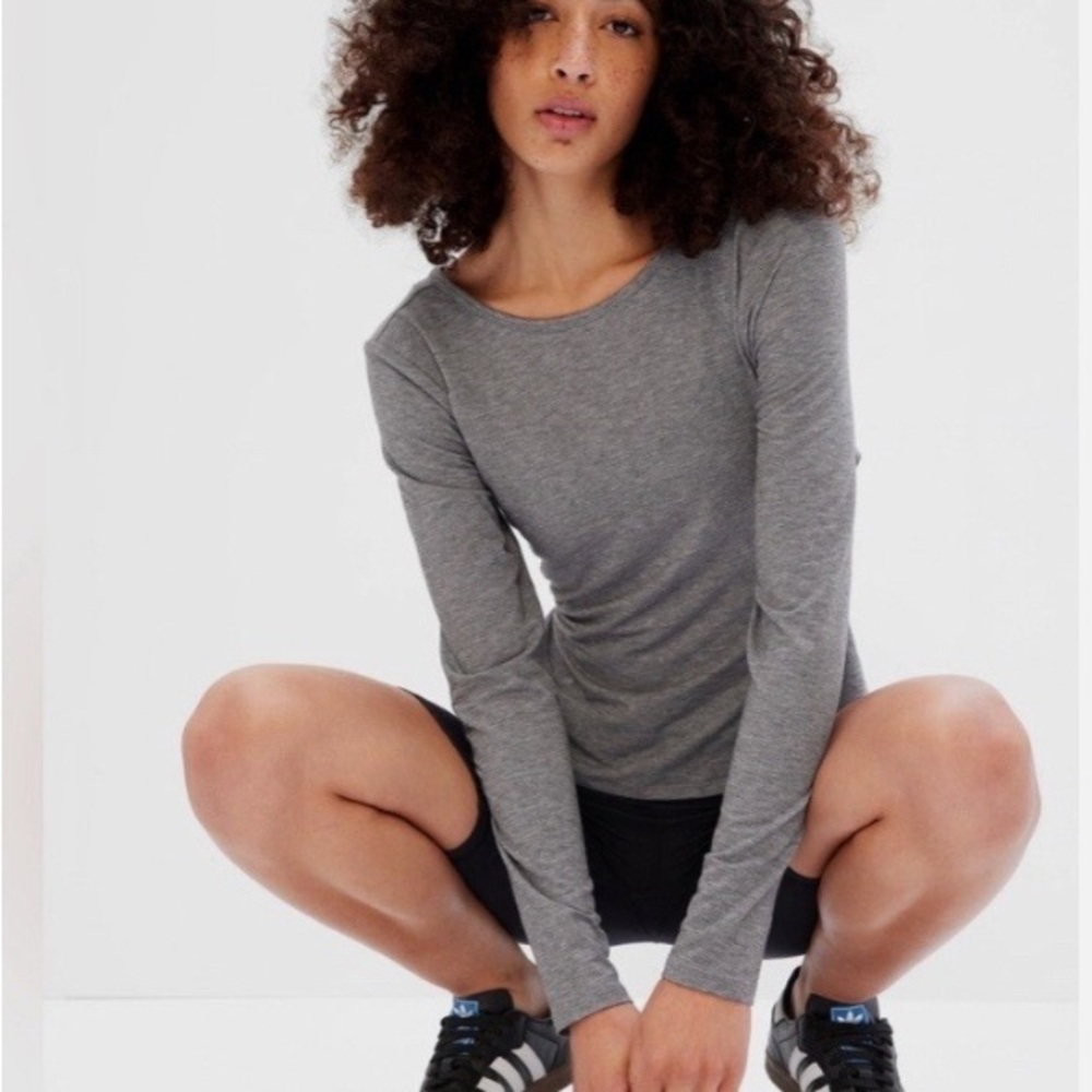 Gapfit Breathe Open Back Twist Shirt
